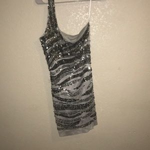 Cute zigzagged dress one shoulder